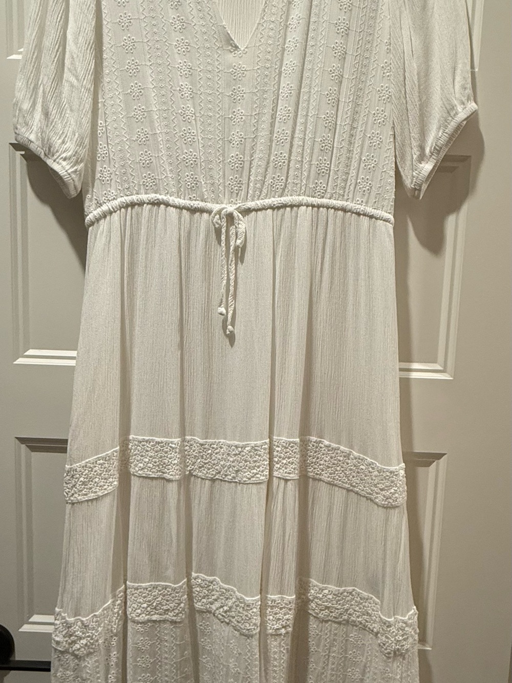 Knox Rose White Embroidered V-Neck Blouse with Pink-Accented Trim